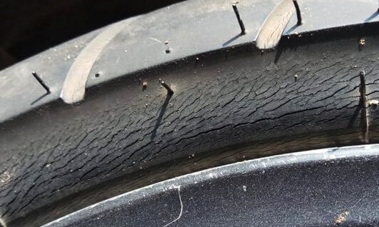 Ban yang Getas dan Mengalami Keretakan