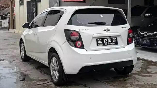 Chevy Aveo tampak belakang