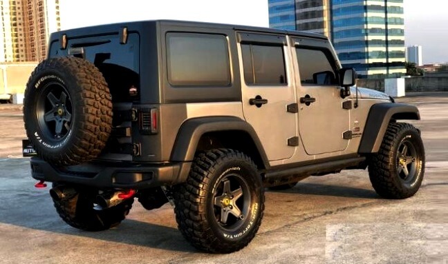 Jeep Wrangler Rubicon - Tampak Belakang