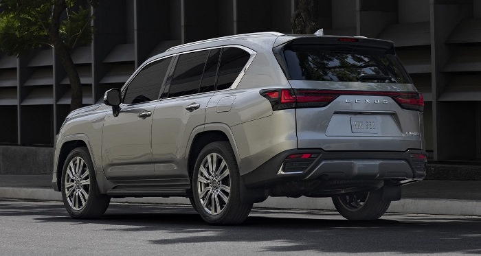 Lexus LX 600 - Belakang