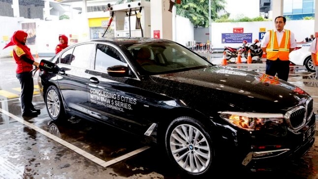 Lupa posisi lubang tanki bbm saat akan isi bensin di SPBU