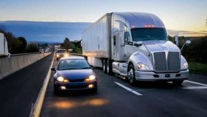 Tips Berkendara di Sekitar Truk Besar, Agar Terhindar dari Kecelakaan Fatal