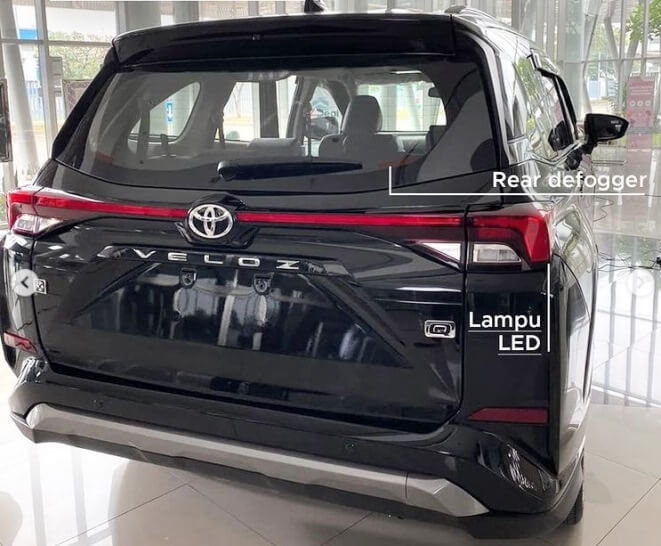 Toyota Veloz FWD - Belakang