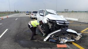 Mengaku Kelelahan, Sopir Vanessa Angel Ketahuan Main HP Sambil Nyetir