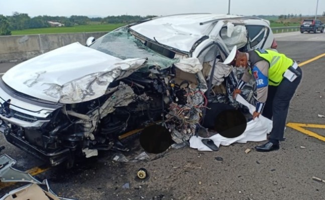 Kecelakaan Vanessa Angel dan Suami - Pajero Sport Hancur