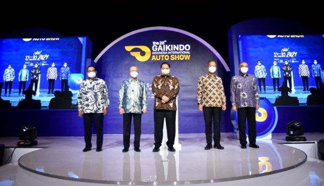 Menteri Koordinator Perekonomian di ajang GIIAS 2021