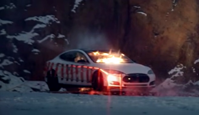 YouTuber marah, Tesla Model S diledakkan