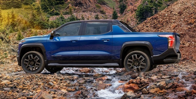Chevrolet Silverado EV 2024 - Rear