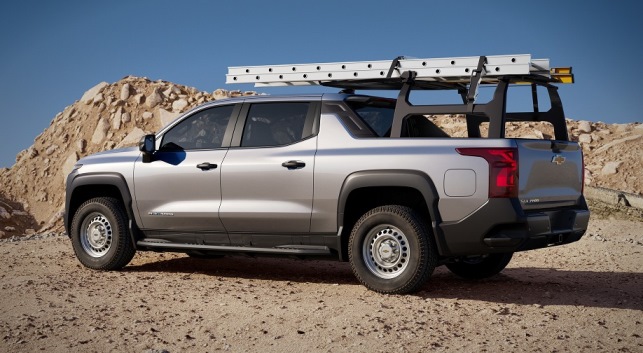 Chevrolet Silverado EV 2024 - on duty