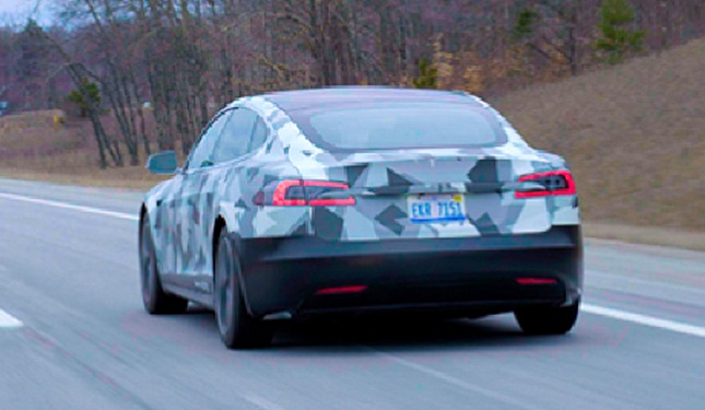 Tesla Model S dengan Baterai Gemini