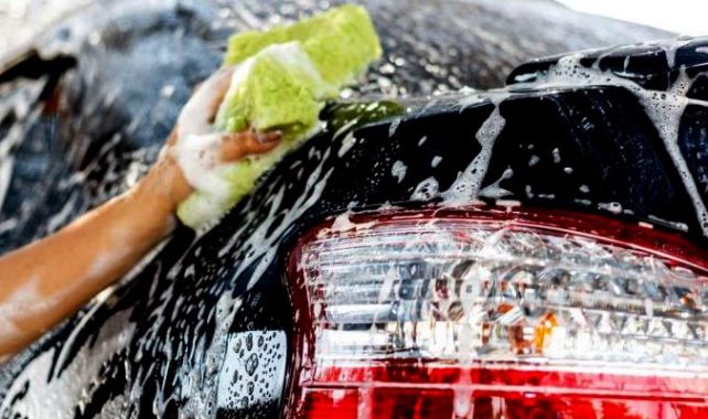 Mamfaat Mencuci Mobil Sendiri