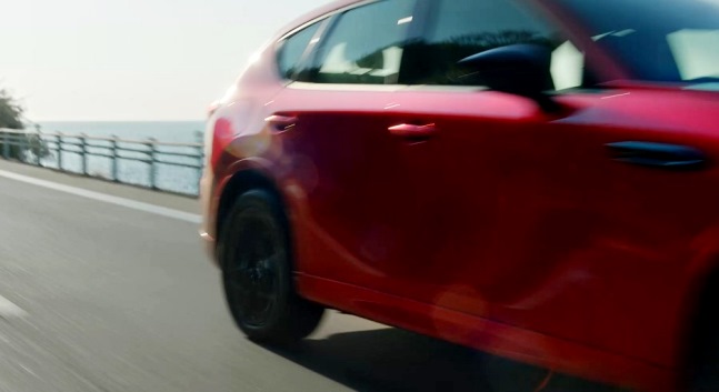 SUV Hybrid Meluncur 8 Maret 2022