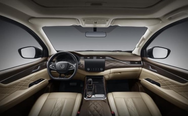 Inerior Ruiqi 7 - Jiplakan Nissan Navara dari China tapi Lebih Mewah