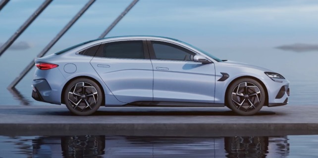 Mobil listrik china - tampak samping