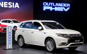 Mitsubishi Umumkan Harga Outlander PHEV Rp 888 Juta, Apa Lebihnya Dibanding EV atau Hybrid Biasa?