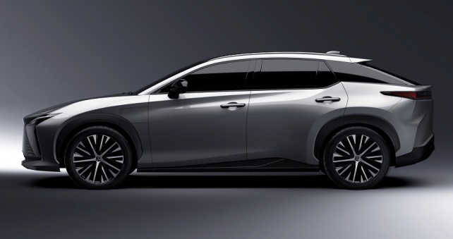 Lexus RZ Tampak Samping