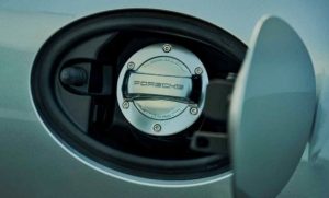 Porsche Pertahankan Teknologi Mesin Bakar dengan Bahan Bakar Sintetis Berbasis Air