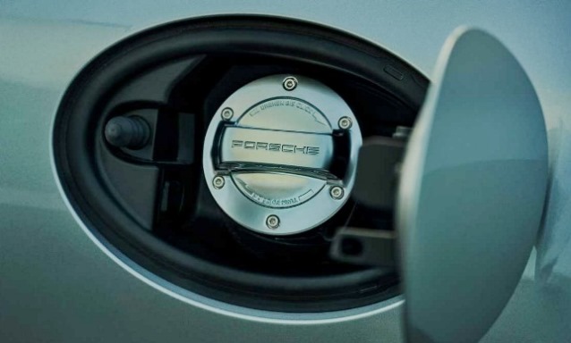 Porsche Coba Pertahankan ICE dengan Bahan Bakar eFuel