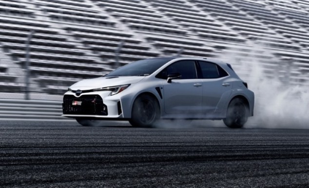 GR Corolla di lintasan balap