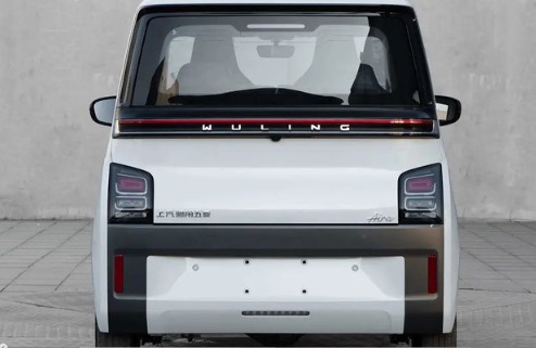 Foto Wuling EV tampak Belakang - ada emblem Air EV