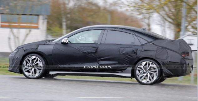 Sedan Listrik E-GMP dalam balutan kamuflase