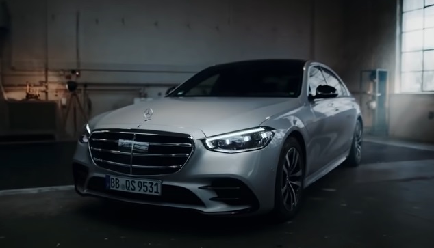 Mercedes Benz S-Class dengan fitur MBUX