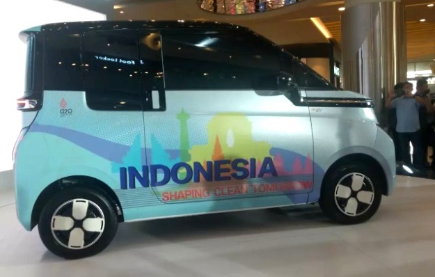 Pre launch Wuling EV - side