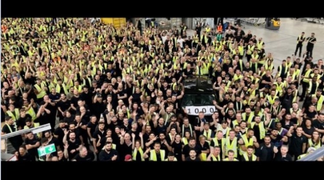 Tesla Rayakan Pencapaian Produksi 1.000 Unit Model Y per pekan di Berlin