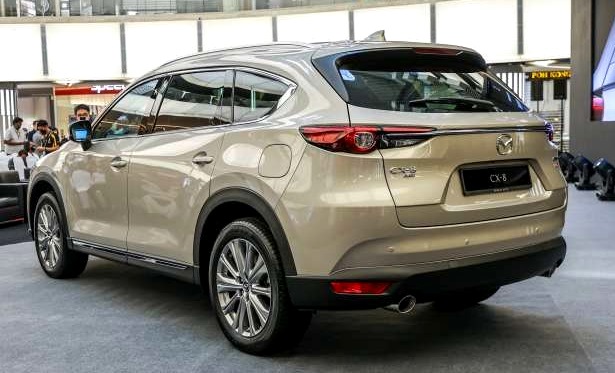 Mazda CX-8 Facelift - tampak belakang