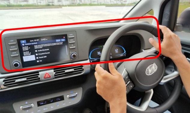 Plastik keras besar pada cluster Hyundai Stargazer