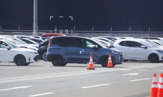 MPV Sliding door baru - Tampak Samping