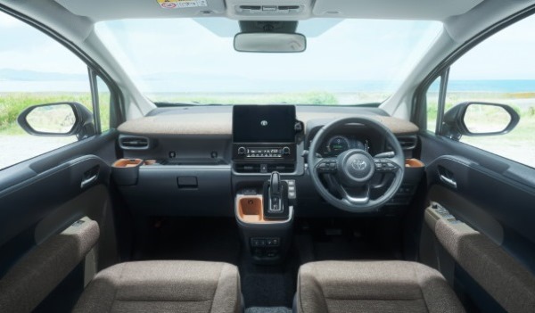 Dashboard MPV Keluarga Jepang