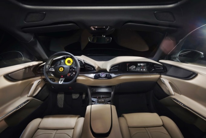 Dashboard Ferrari Purosangue yang unik