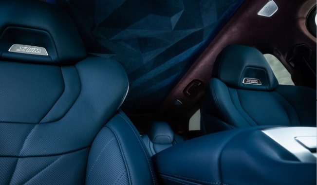 Interior Kabin Mewah Super SUV