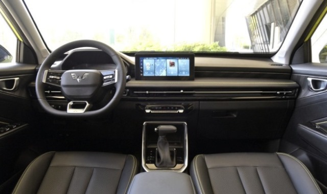 Interior Wuling Alvez