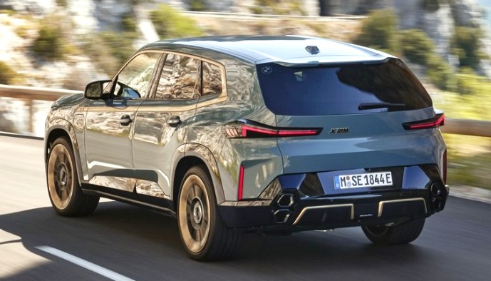 BMW XM Super SUV - Tampak Belakang