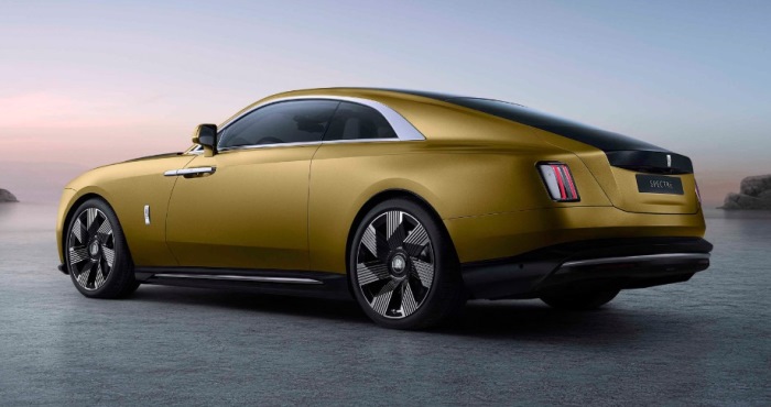 Mobil Listrik RR Pertama