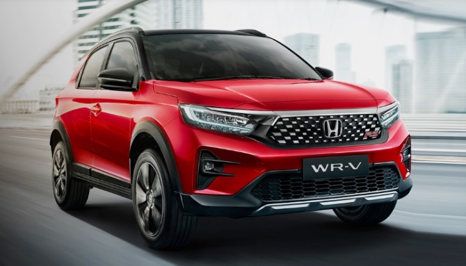 Banderol Honda WR-V versus Kompetitor