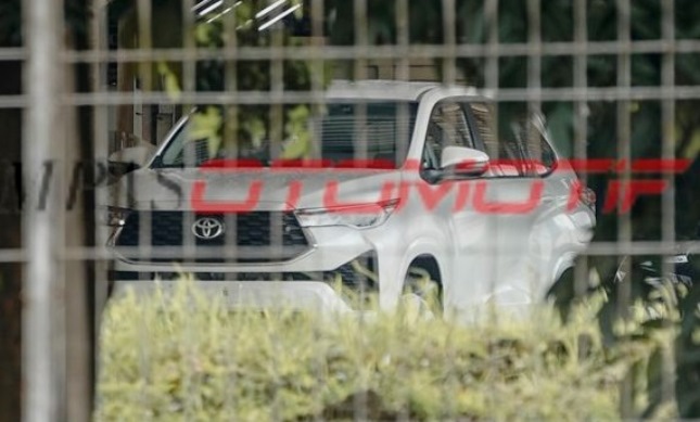 Spyshot Innova Zenix Hybrid - Kompas