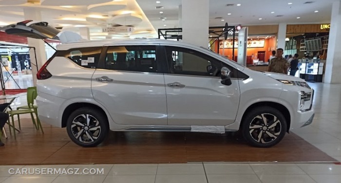 Mobil Baru di pajang di Mall - New pander 2022