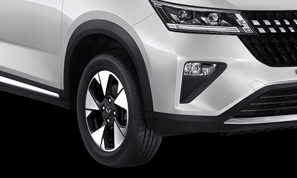 Ban dan Velg Alvez nampak kecil