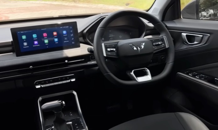 Kokpit Wuling Alvez - terasa canggih