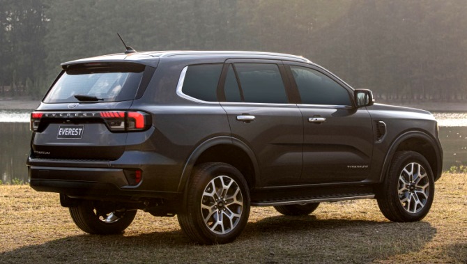 Ford Everest 2023 - Tampak Belakang