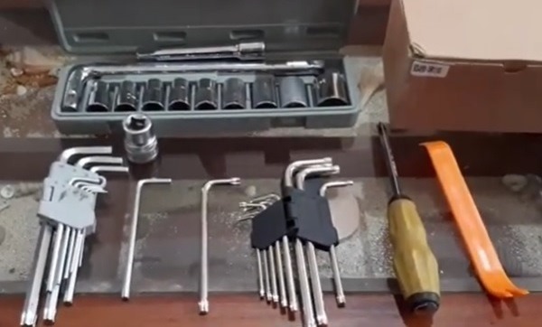 Alat yang dibutuhkan untuk pasang tombol setir Kia ANP