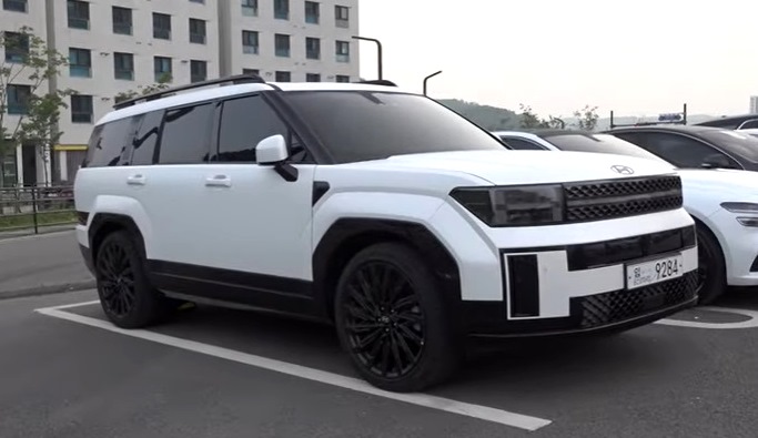 Santa Fe 2024 Generasi Baru tampak depan samping